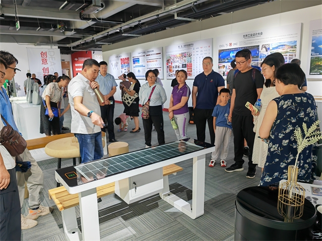 小镇参观.jpg